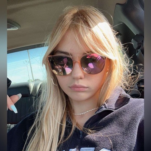 Meet your Posher, Mckenna - Picture 4 of 4